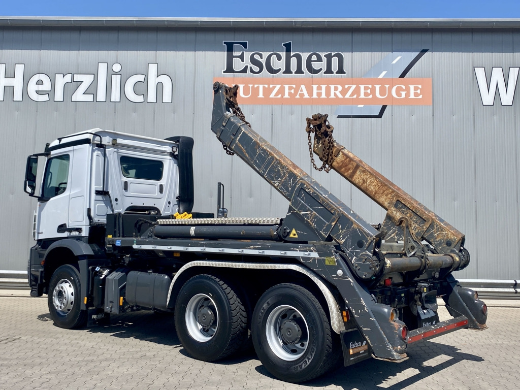 Mercedes-Benz 2643 L 6x4 - Camión portacontenedor de cadenas: foto 3 Mercedes-Benz 2643 L 6x4 - Camión portacontenedor de cadenas: foto 3