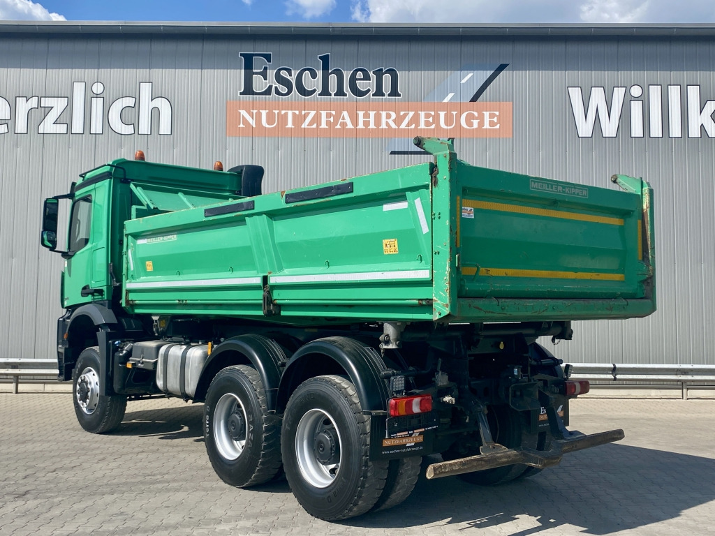 Mercedes-Benz 3345 / 6x6 - Camión volquete: foto 4 Mercedes-Benz 3345 / 6x6 - Camión volquete: foto 4