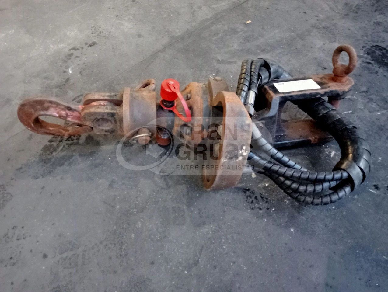 Rotator ocasión 4.500 KG + gancho - Implemento: foto 1 Rotator ocasión 4.500 KG + gancho - Implemento: foto 1