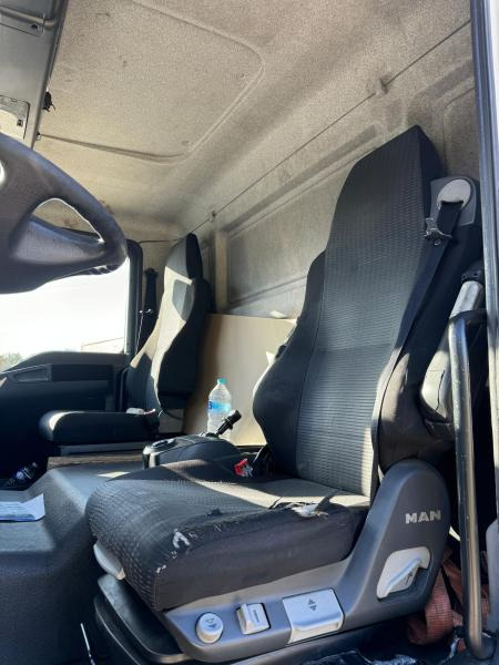 MAN TGM 18.250 - Camión caja cerrada: foto 3 MAN TGM 18.250 - Camión caja cerrada: foto 3
