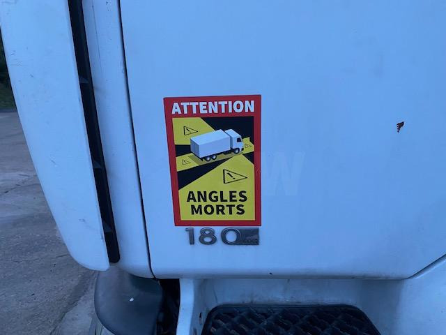 Renault Midlum 180 - Camión caja cerrada: foto 4 Renault Midlum 180 - Camión caja cerrada: foto 4