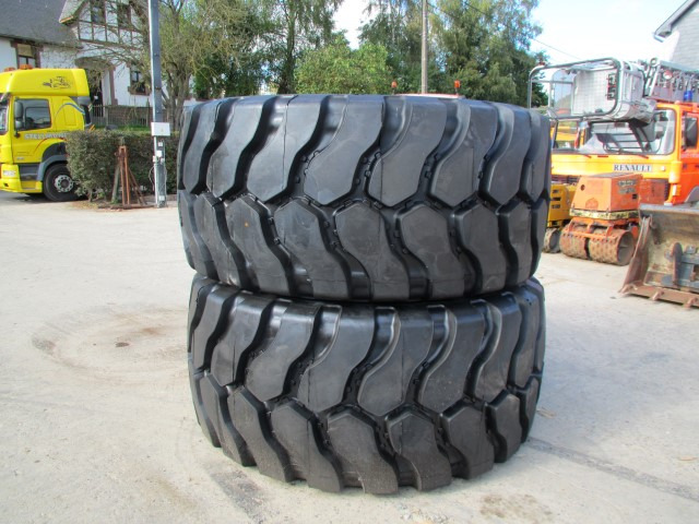 HILO 35/65R33 LCHS - Neumático para Maquinaria de construcción: foto 1 HILO 35/65R33 LCHS - Neumático para Maquinaria de construcción: foto 1