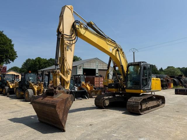 New Holland Kobelco E 215 C - Excavadora de cadenas: foto 1 New Holland Kobelco E 215 C - Excavadora de cadenas: foto 1
