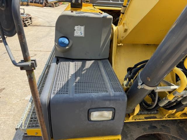 Excavadora de cadenas New Holland Kobelco E 215 C: foto 11