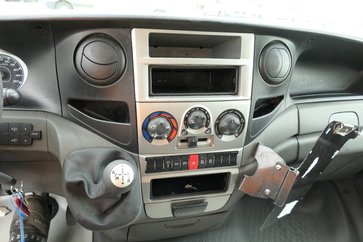 Furgoneta caja cerrada IVECO Daily 35 S11 C30C AUTOMATIK KAMERA MAXI Regale D: foto 11
