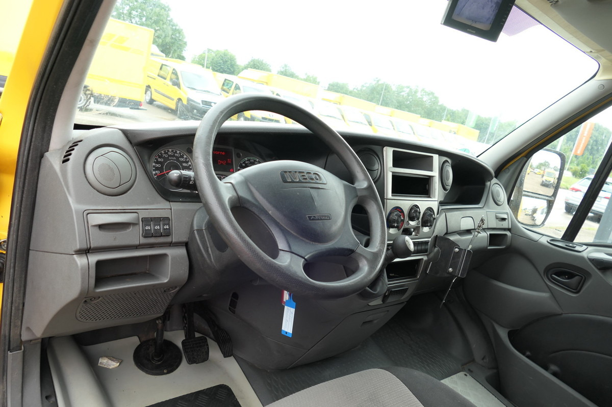 Foto del interior 1: Furgoneta caja cerrada IVECO Daily 35 S11 C30C AUTOMATIK KAMERA MAXI Regale D