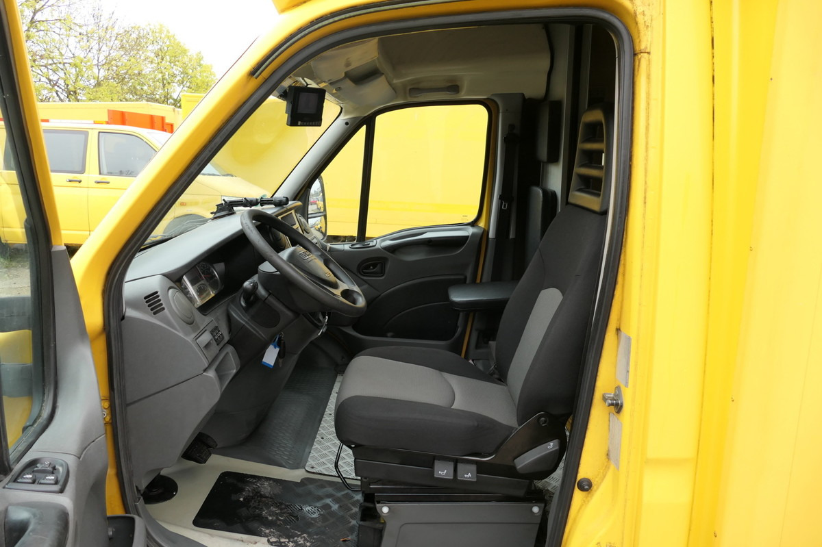 Foto del interior 2: Furgoneta caja cerrada IVECO Daily 35 S11 C30C AUTOMATIK KAMERA MAXI Regale D