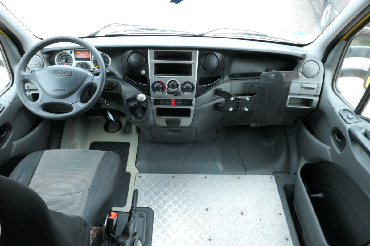 Foto del interior 2: Furgoneta caja cerrada IVECO Daily 35 S11 C30C AUTOMATIK KAMERA MAXI Regale L