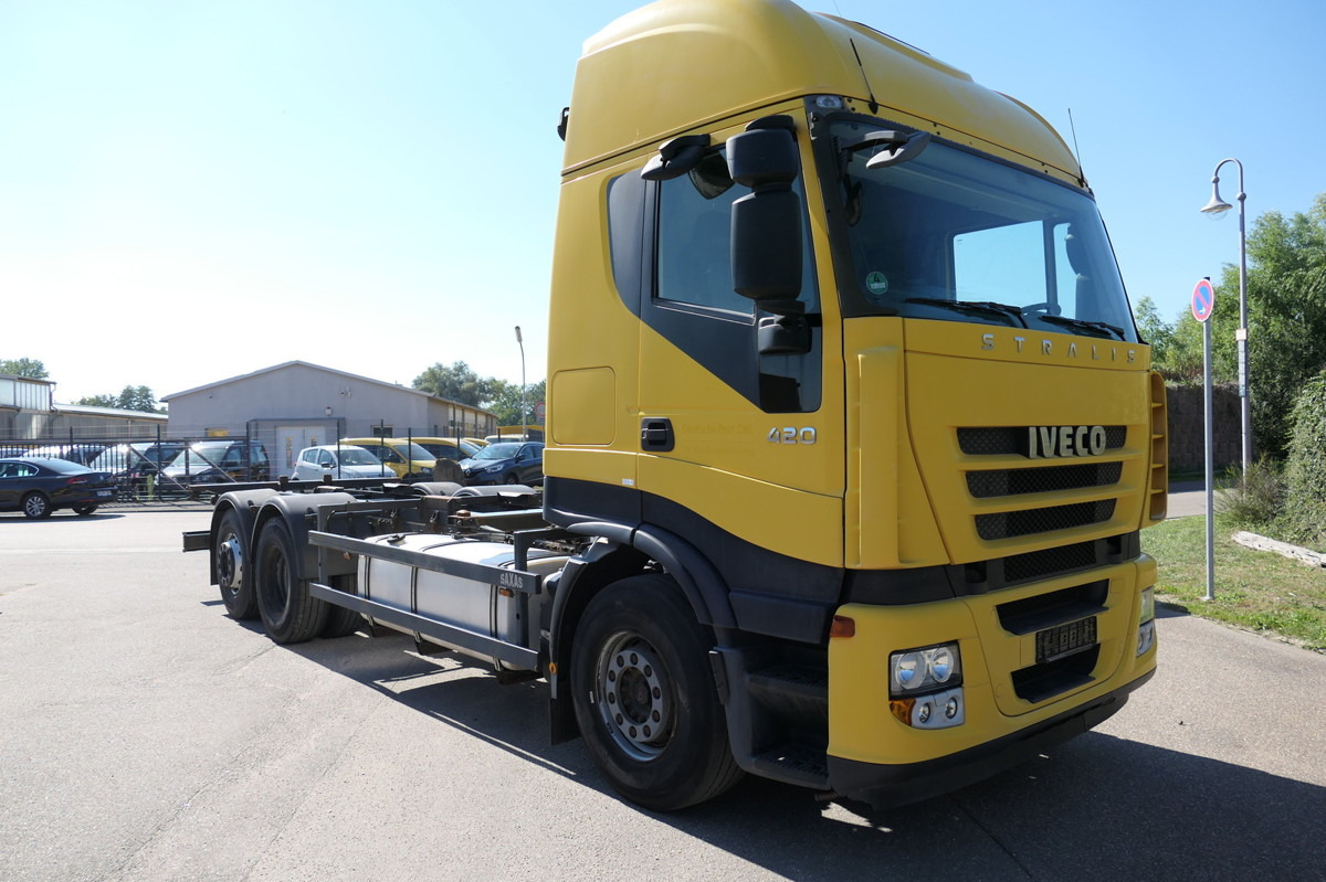 IVECO STRALIS AS 260 S42 Y/FS-CM AHK Lenk- und Liftach - Camión portacontenedore/ Intercambiable: foto 2 IVECO STRALIS AS 260 S42 Y/FS-CM AHK Lenk- und Liftach - Camión portacontenedore/ Intercambiable: foto 2