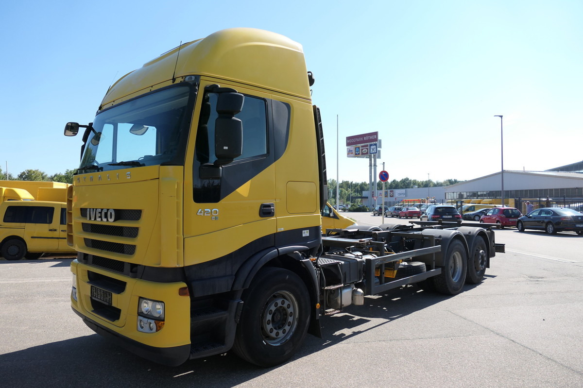 IVECO STRALIS AS 260 S42 Y/FS-CM AHK Lenk- und Liftach - Camión portacontenedore/ Intercambiable: foto 4 IVECO STRALIS AS 260 S42 Y/FS-CM AHK Lenk- und Liftach - Camión portacontenedore/ Intercambiable: foto 4