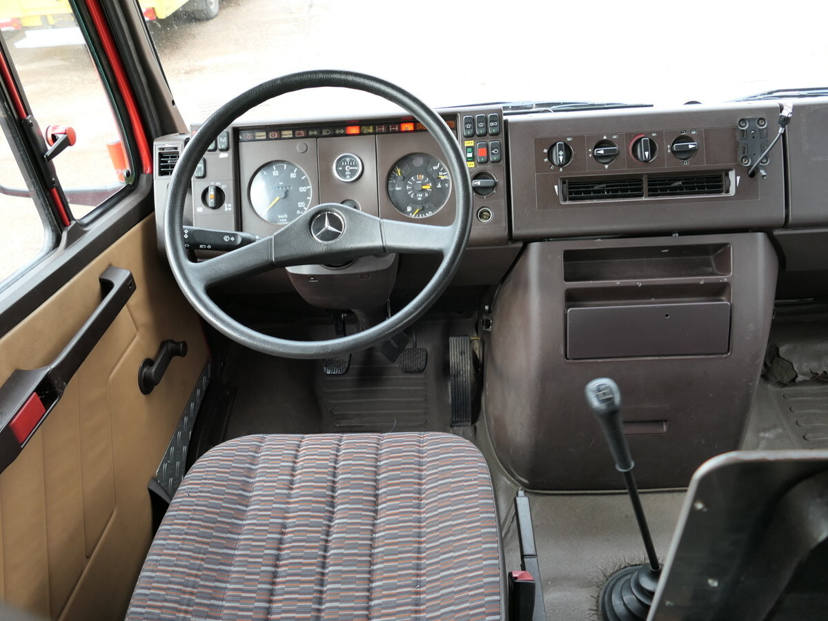 Ambulancia MERCEDES-BENZ 814 D LF 8/6 DoKa AHK Löschwassertank 600L Schli: foto 19