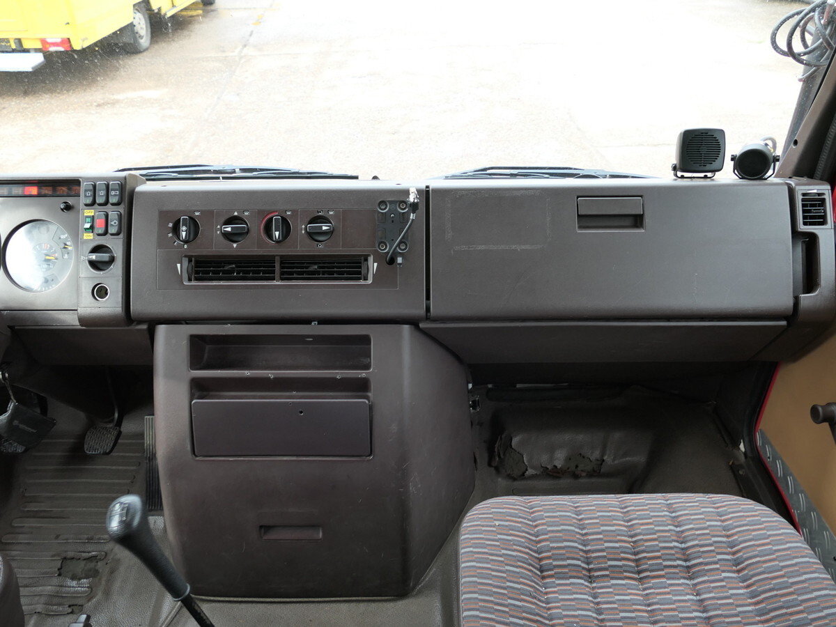 Ambulancia MERCEDES-BENZ 814 D LF 8/6 DoKa AHK Löschwassertank 600L Schli: foto 20