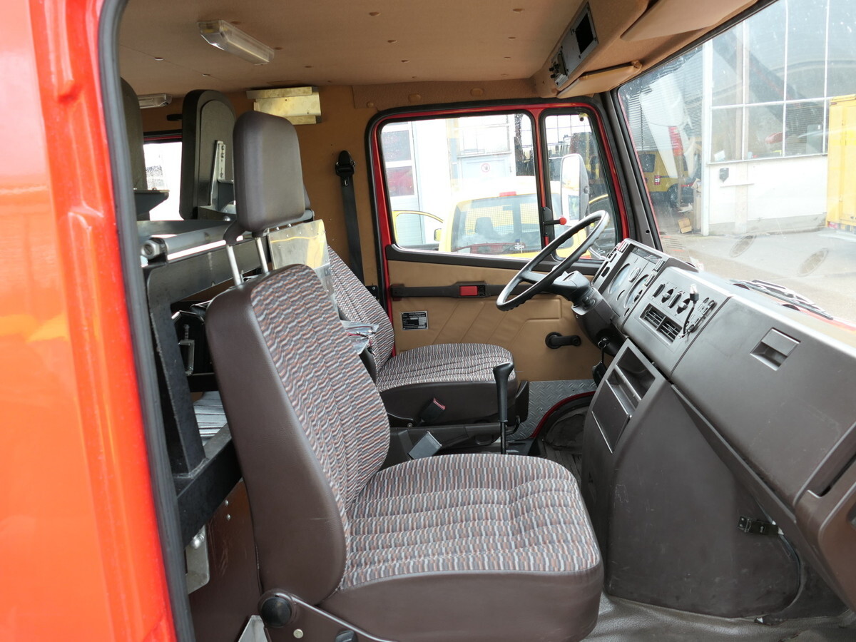 Ambulancia MERCEDES-BENZ 814 D LF 8/6 DoKa AHK Löschwassertank 600L Schli: foto 14