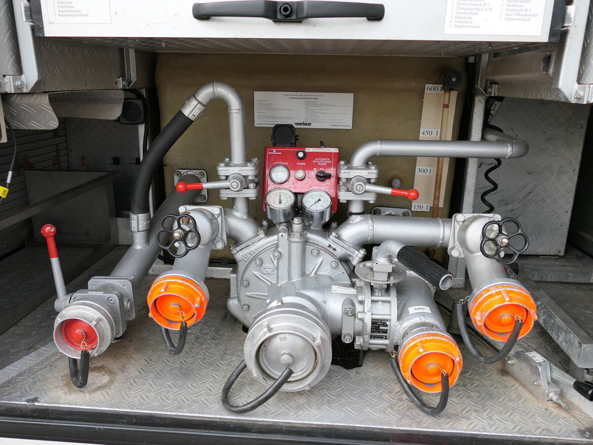 Ambulancia MERCEDES-BENZ 814 D LF 8/6 DoKa AHK Löschwassertank 600L Schli: foto 8