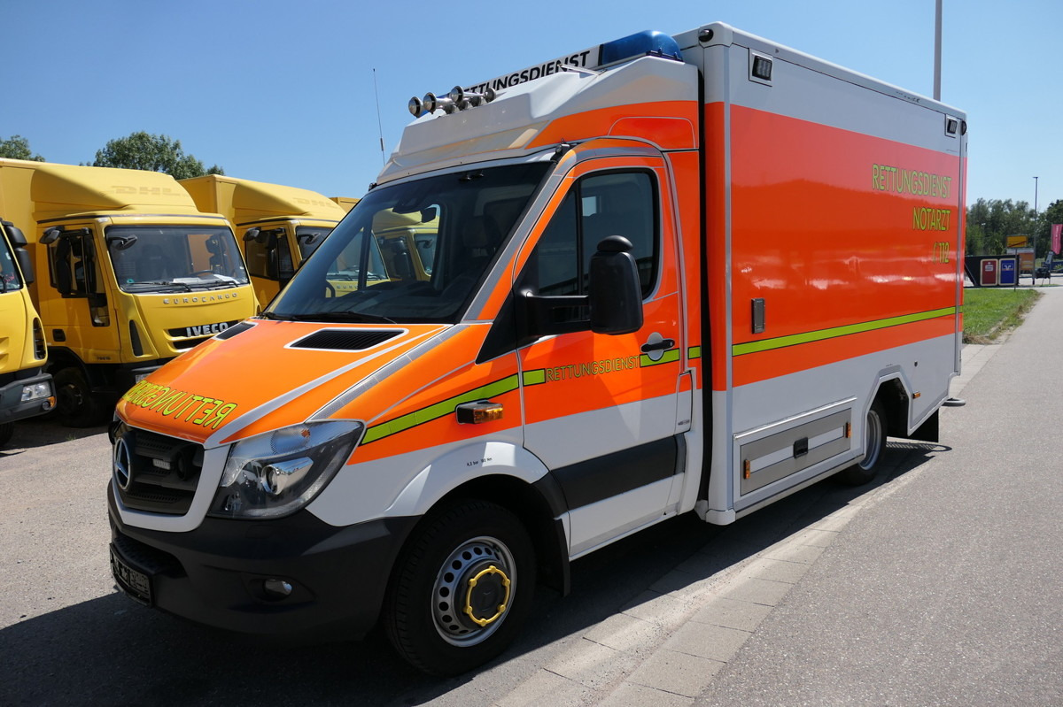 MERCEDES-BENZ Sprinter 519 CDI Klima Krankenwagen - Ambulancia: foto 2 MERCEDES-BENZ Sprinter 519 CDI Klima Krankenwagen - Ambulancia: foto 2