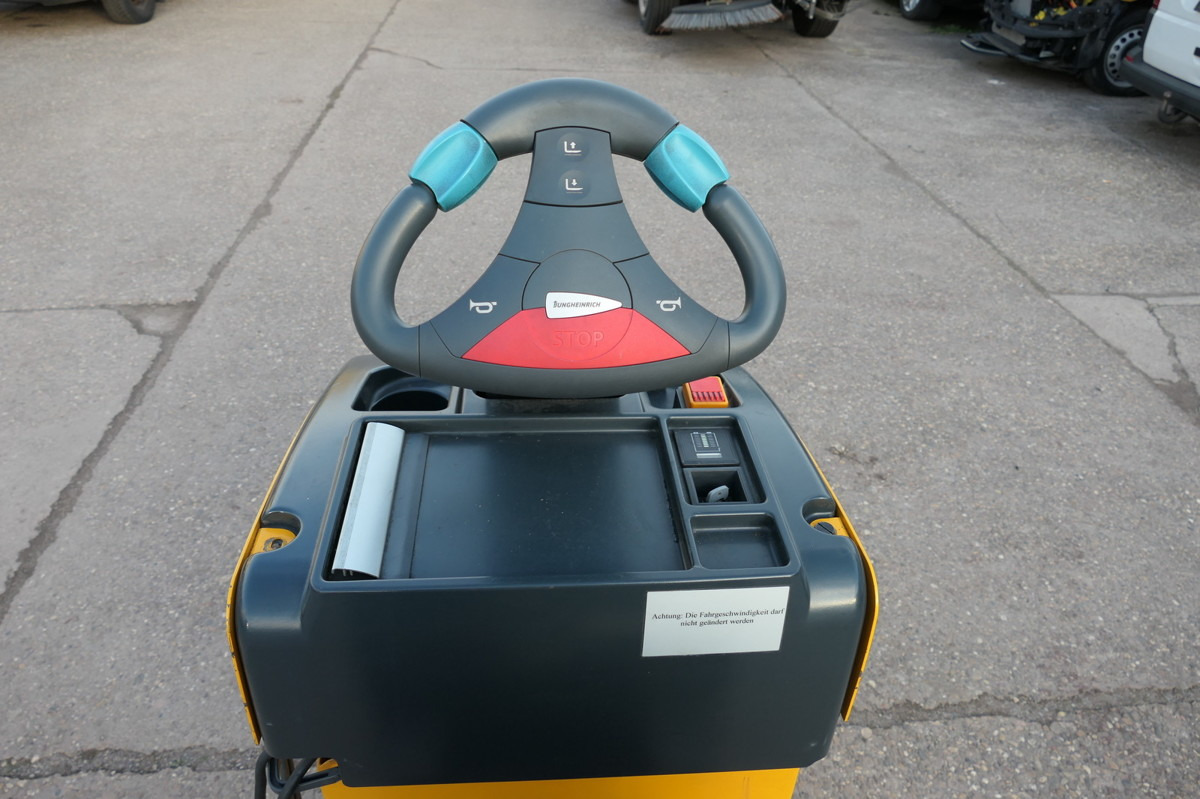 JUNGHEINRICH EZS 130 Schlepper Batterie 06/2021 - Otros maquinaria: foto 5 JUNGHEINRICH EZS 130 Schlepper Batterie 06/2021 - Otros maquinaria: foto 5