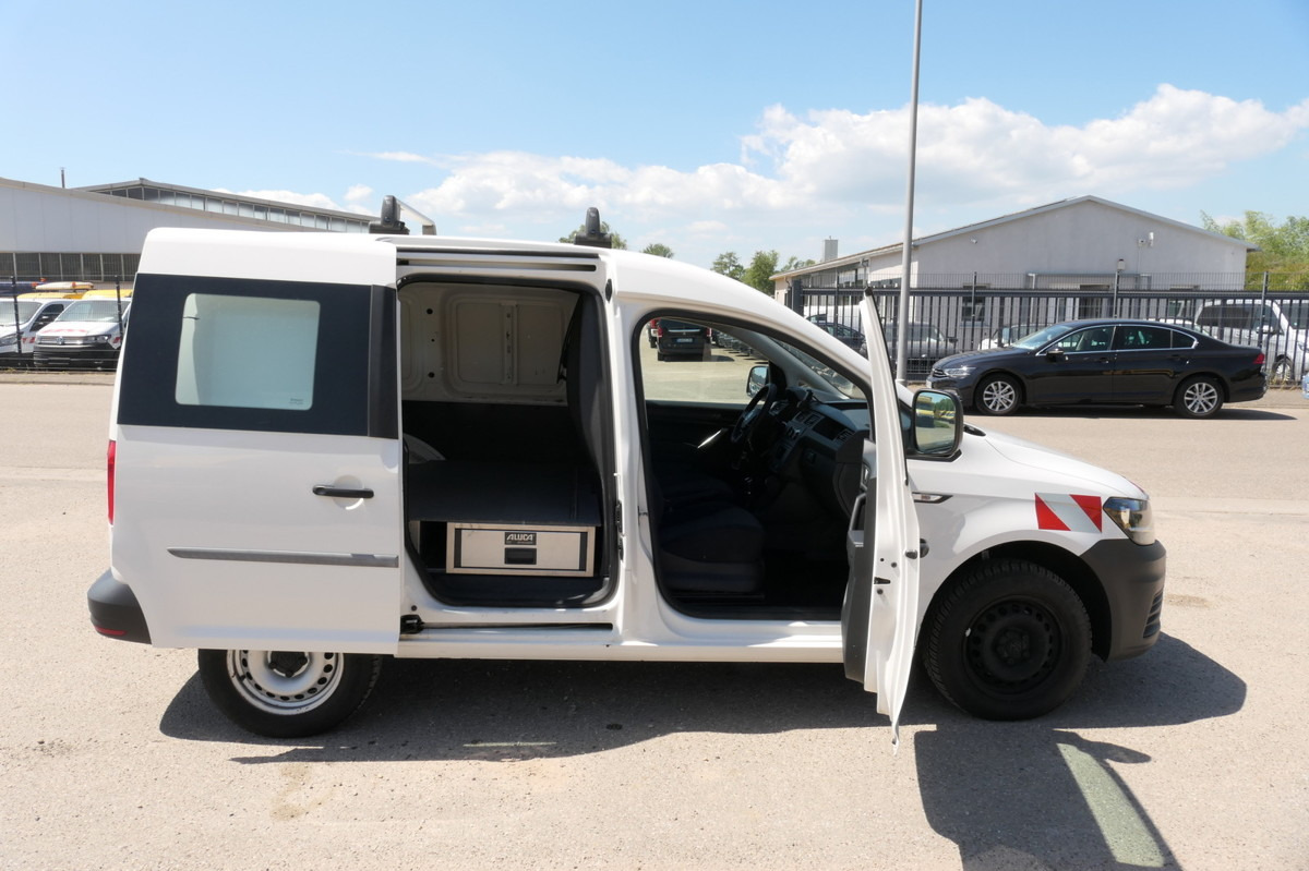 Furgoneta pequeña VW Caddy 2.0 TDI 4Motion Klima Werkstatteinbauten T: foto 8