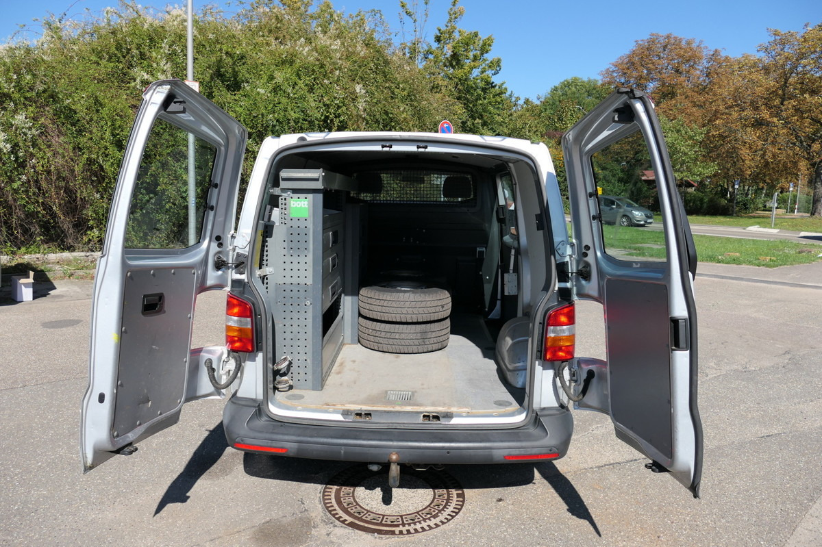 VW T5 Transporter 2.0 TDI 4Motion Flügeltür Klima A - Furgoneta pequeña: foto 1 VW T5 Transporter 2.0 TDI 4Motion Flügeltür Klima A - Furgoneta pequeña: foto 1