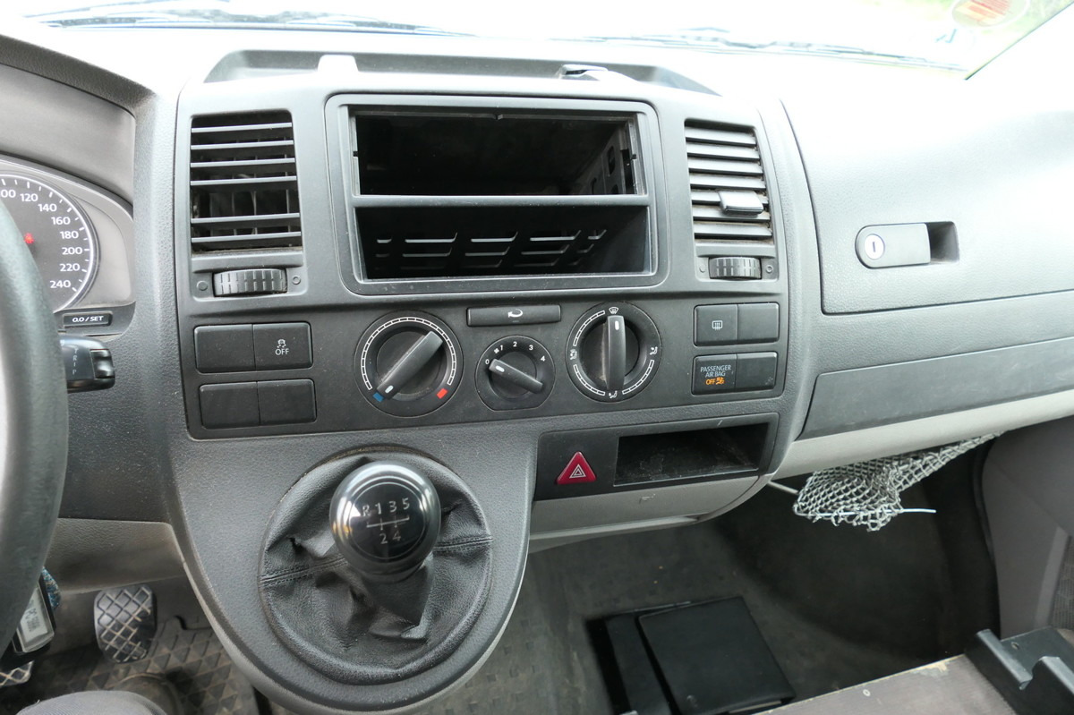 Furgoneta pequeña VW T5 Transporter 2.0 TDI PARKTRONIK EURO-5 2xSCHIE: foto 9 Furgoneta pequeña VW T5 Transporter 2.0 TDI PARKTRONIK EURO-5 2xSCHIE: foto 9