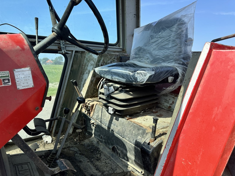 Massey Ferguson 590 - Tractor: foto 4 Massey Ferguson 590 - Tractor: foto 4