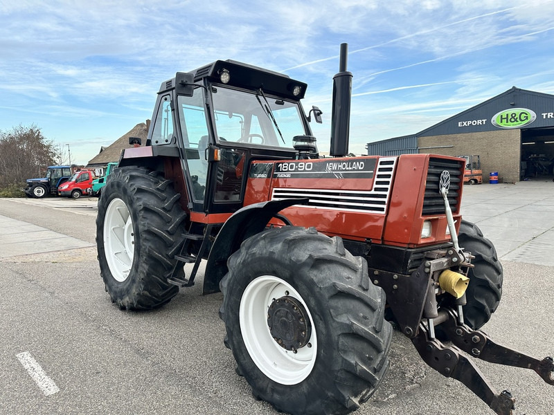 New Holland 180-90 DT - Tractor: foto 5 New Holland 180-90 DT - Tractor: foto 5