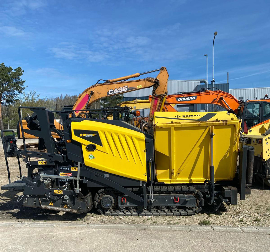 Bomag BF200 C-2 - Pavimentadora de asfalto: foto 1 Bomag BF200 C-2 - Pavimentadora de asfalto: foto 1