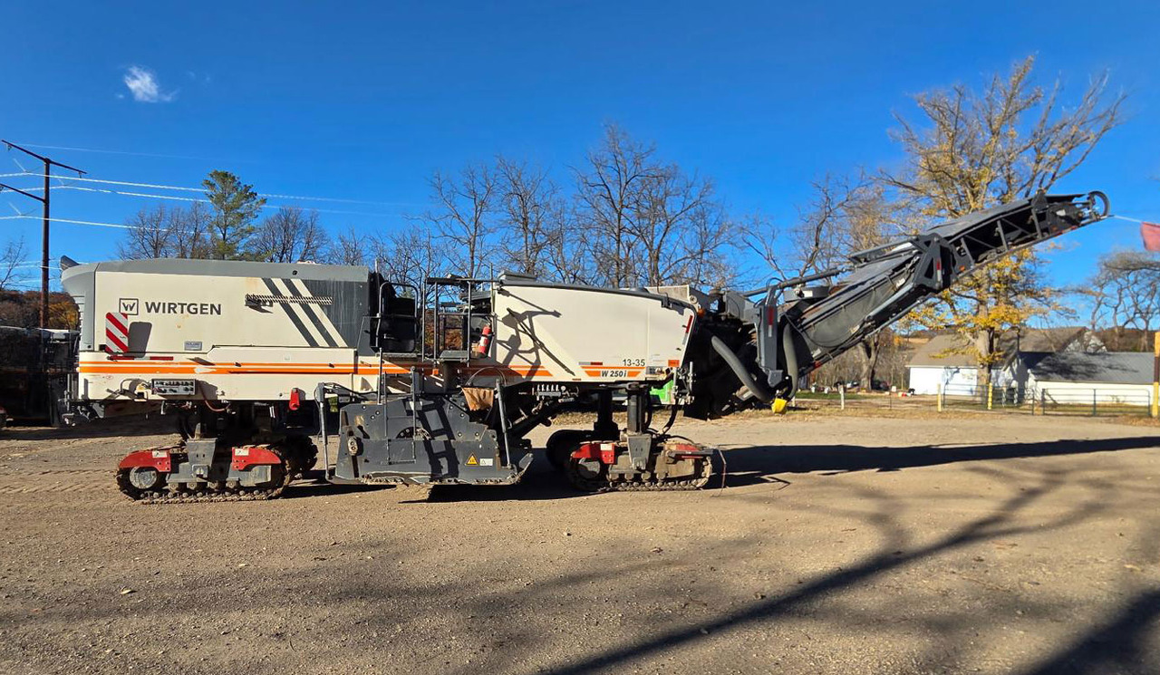 Wirtgen W 250 I - Otros maquinaria: foto 2 Wirtgen W 250 I - Otros maquinaria: foto 2