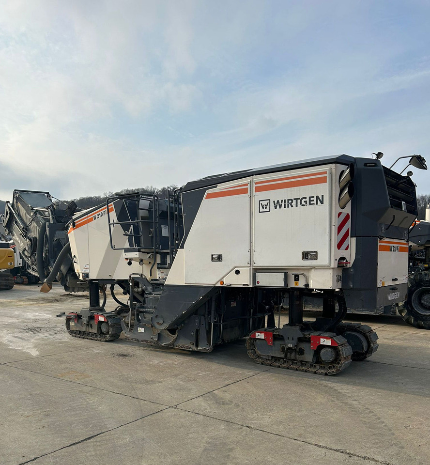 Wirtgen W 210 FI - Pavimentadora de asfalto: foto 2 Wirtgen W 210 FI - Pavimentadora de asfalto: foto 2