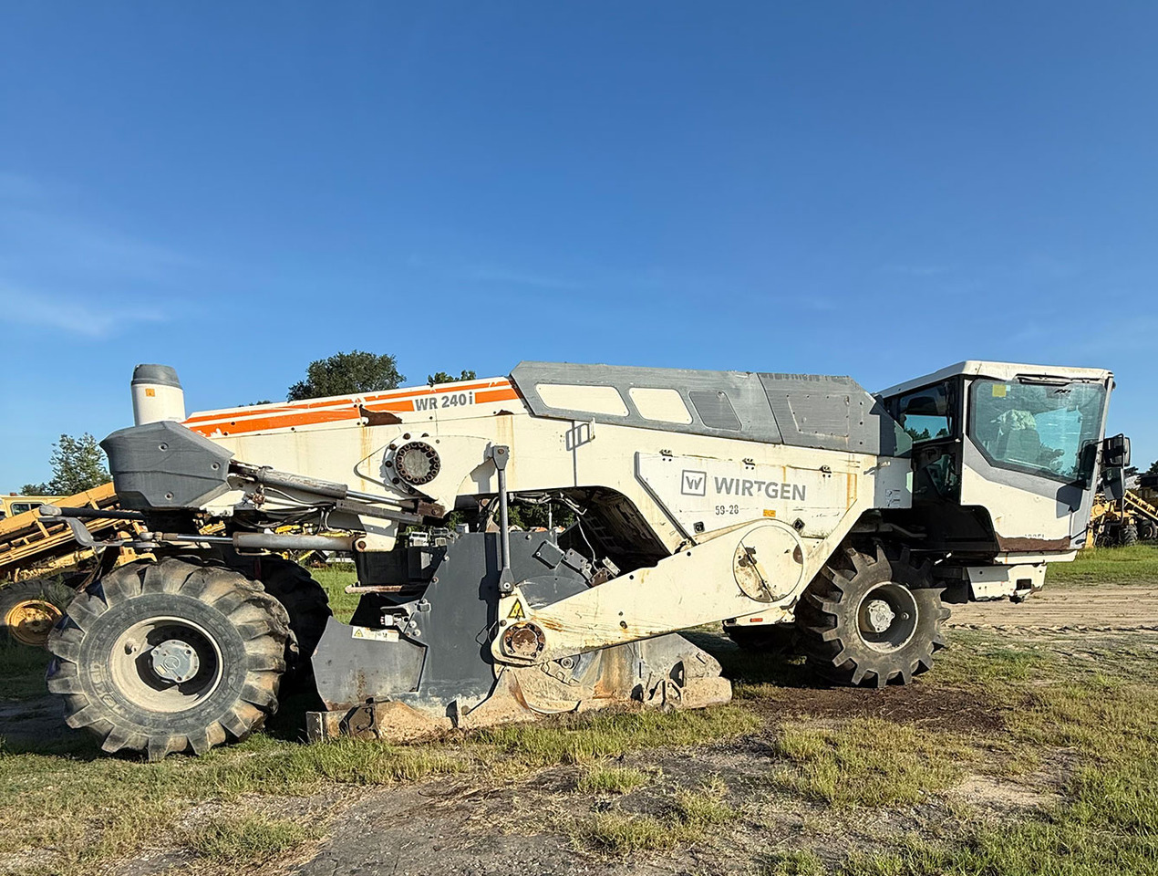 Wirtgen WR 240 I - Estabilizador de suelos: foto 1 Wirtgen WR 240 I - Estabilizador de suelos: foto 1