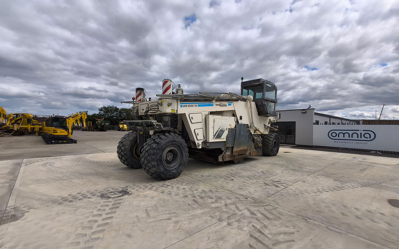Wirtgen WR 2500 SK - Estabilizador de suelos: foto 4 Wirtgen WR 2500 SK - Estabilizador de suelos: foto 4