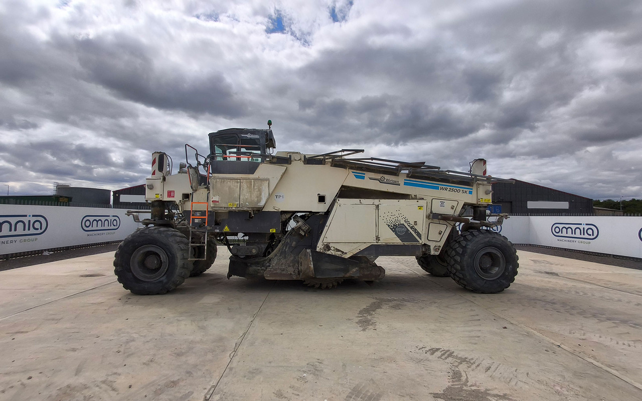 Wirtgen WR 2500 SK - Estabilizador de suelos: foto 1 Wirtgen WR 2500 SK - Estabilizador de suelos: foto 1