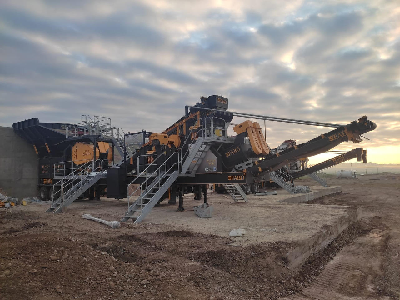 Trituradora móvil nuevo FABO Mobile crusher: foto 14 Trituradora móvil nuevo FABO Mobile crusher: foto 14