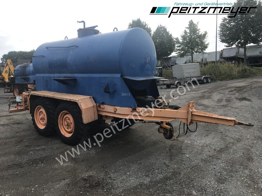 BATHE TANDEMANHÄNGER Bitum / Teerkocher 3,5 m³ Hatz Diesel-Motor 1 B 40 - Distribuidor de asfalto: foto 4 BATHE TANDEMANHÄNGER Bitum / Teerkocher 3,5 m³ Hatz Diesel-Motor 1 B 40 - Distribuidor de asfalto: foto 4