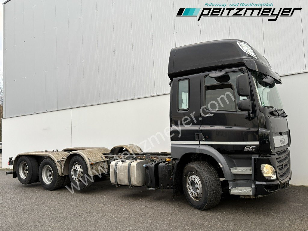 DAF CF 440 FAK 8x2 Fahrgestell Getriebe neuwertig - Camión chasis: foto 2 DAF CF 440 FAK 8x2 Fahrgestell Getriebe neuwertig - Camión chasis: foto 2