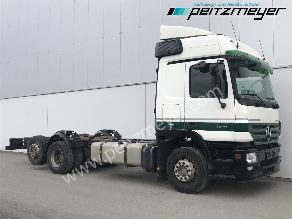 MERCEDES-BENZ Actros 2541 L Fahrgestell, 3 Pedale, MP2, Klima Blatt/Luft - Camión chasis: foto 2 MERCEDES-BENZ Actros 2541 L Fahrgestell, 3 Pedale, MP2, Klima Blatt/Luft - Camión chasis: foto 2