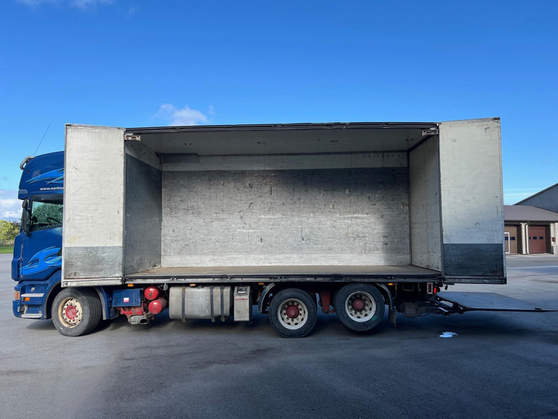 Scania R620 LB6X2HNB - OPEN SIDE - Camión caja cerrada: foto 2 Scania R620 LB6X2HNB - OPEN SIDE - Camión caja cerrada: foto 2