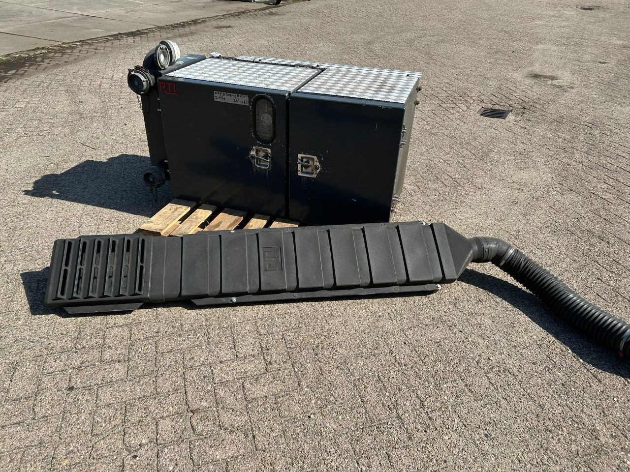 Ingersoll Rand Silo Compressor / CVS 1100 cub / 2.2 bar / Cooler / pto axle / air filter - Compresor de aire acondicionado para Camión: foto 1 Ingersoll Rand Silo Compressor / CVS 1100 cub / 2.2 bar / Cooler / pto axle / air filter - Compresor de aire acondicionado para Camión: foto 1