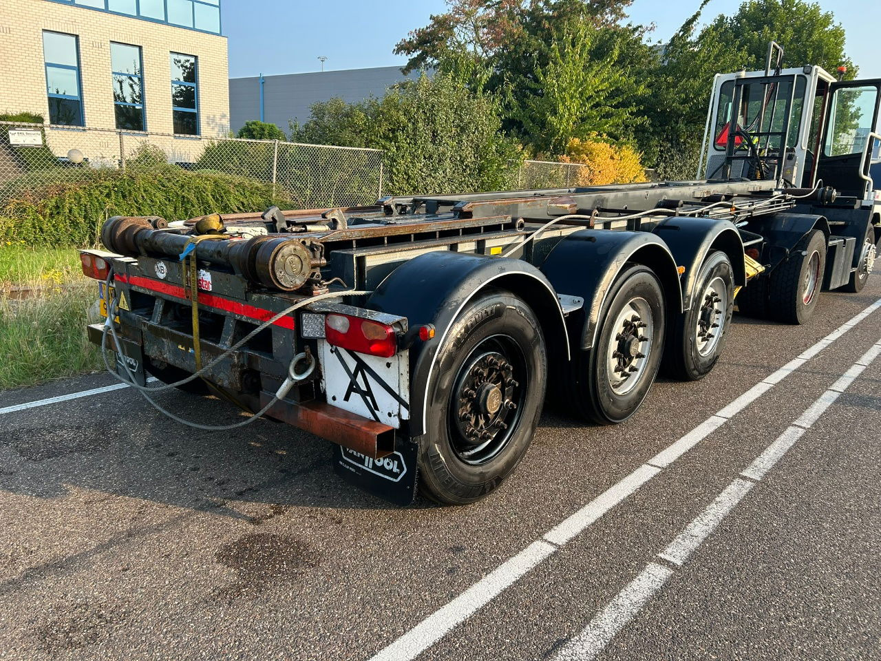 Van Hool Cable system 90 tipping / disc brakes bpw / lifting axle / remote control - Semirremolque portacontenedore/ Intercambiable: foto 2 Van Hool Cable system 90 tipping / disc brakes bpw / lifting axle / remote control - Semirremolque portacontenedore/ Intercambiable: foto 2