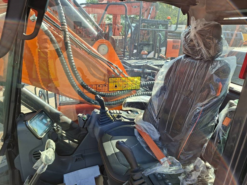 Excavadora de cadenas nuevo Develon DX 225 LC-7: foto 7