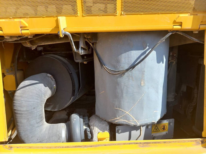 Bulldozer Komatsu D155-6R (4 pieces available in Abu Dhabi): foto 13
