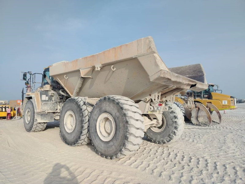 Komatsu HM400-3R (4 pieces available in Abu Dhabi) - Dúmper articulado: foto 3 Komatsu HM400-3R (4 pieces available in Abu Dhabi) - Dúmper articulado: foto 3