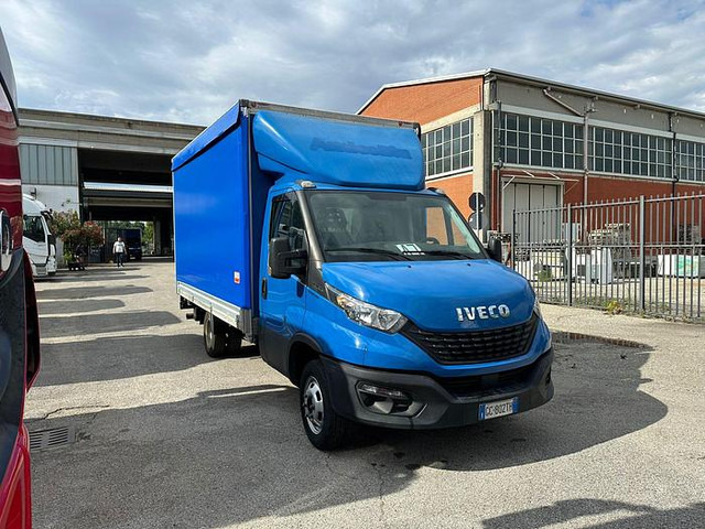 Iveco 35C16 - Furgoneta con lona: foto 1 Iveco 35C16 - Furgoneta con lona: foto 1