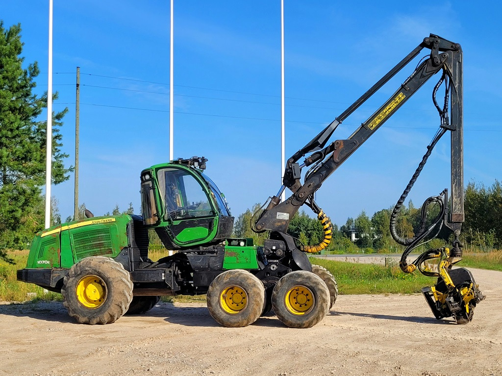 JOHN DEERE 1070 E - Procesadora forestal: foto 4 JOHN DEERE 1070 E - Procesadora forestal: foto 4