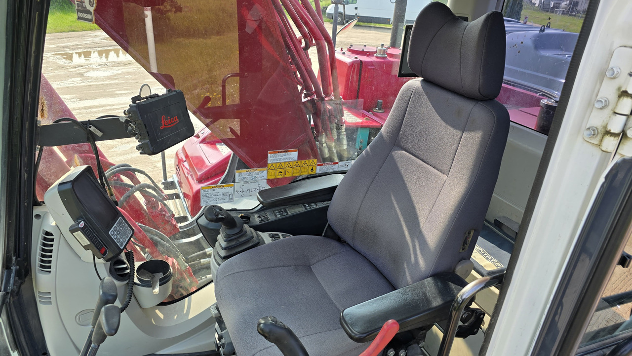 Excavadora de cadenas KOBELCO SK210LC-10: foto 10