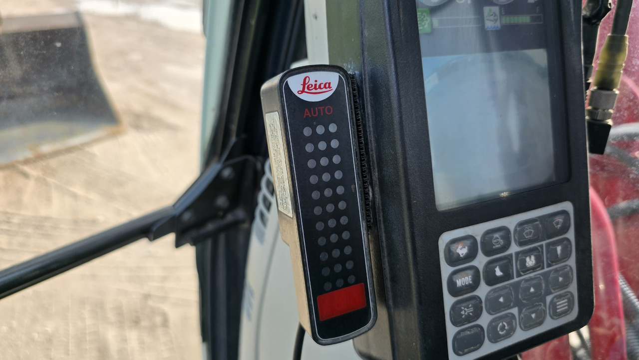 Excavadora de cadenas KOBELCO SK210LC-10: foto 14