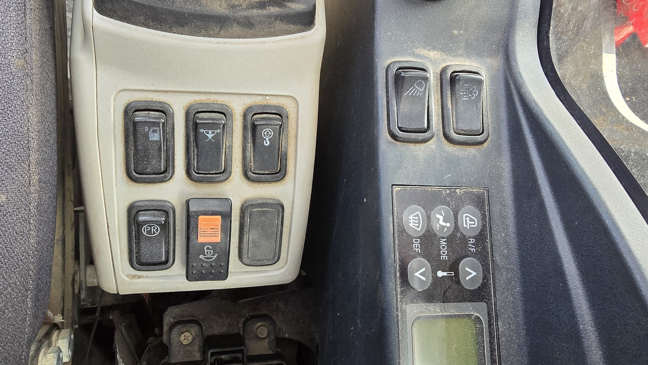 Excavadora de cadenas KOBELCO SK210LC-10: foto 12