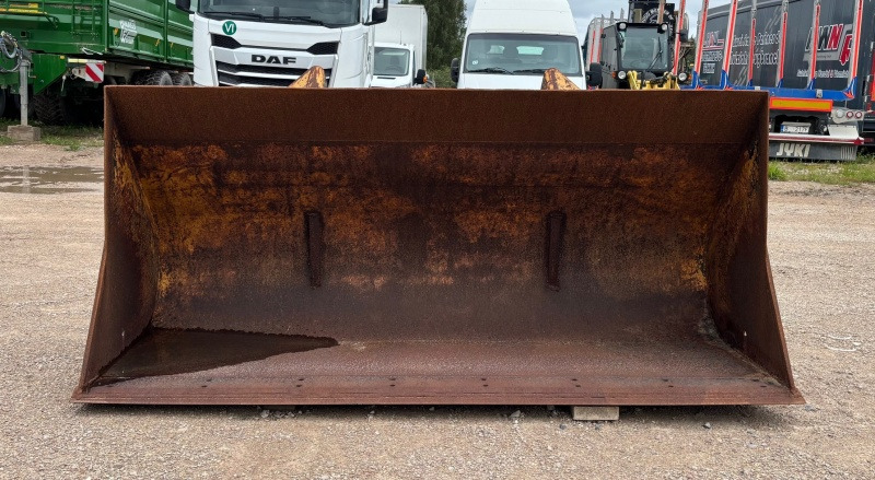 Volvo BM 2400mm - Cazo cargador para Cargadora de ruedas: foto 2 Volvo BM 2400mm - Cazo cargador para Cargadora de ruedas: foto 2