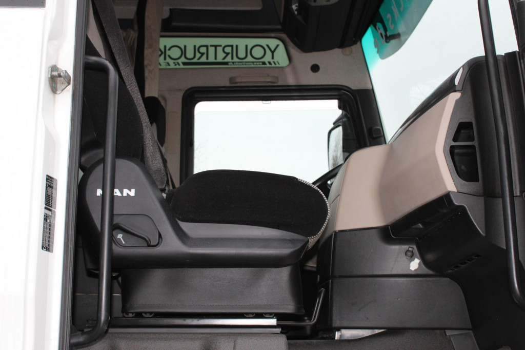 MAN TGX 18.460 E6 XXL Retarder Kühlbox Navi 2Tanks - Cabeza tractora: foto 4 MAN TGX 18.460 E6 XXL Retarder Kühlbox Navi 2Tanks - Cabeza tractora: foto 4