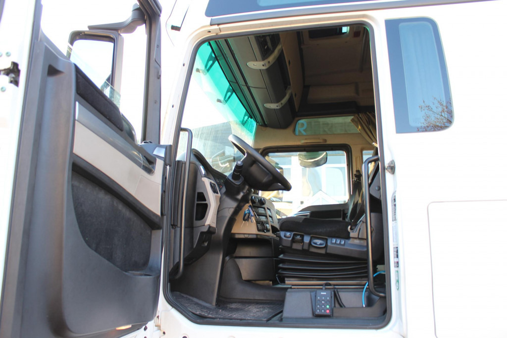 MAN TGX 18.510 E6 XXL Retarder Kühlbox Navi - Cabeza tractora: foto 4 MAN TGX 18.510 E6 XXL Retarder Kühlbox Navi - Cabeza tractora: foto 4