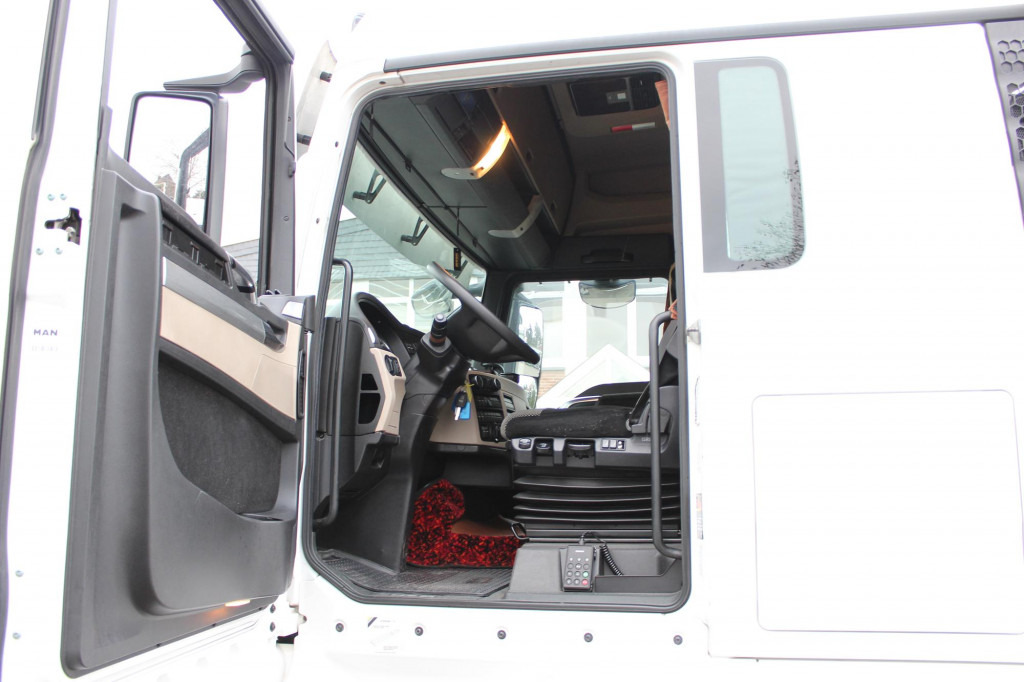 MAN TGX 510 XL Retarder Alufelgen Standklima 2 Tank - Cabeza tractora: foto 5 MAN TGX 510 XL Retarder Alufelgen Standklima 2 Tank - Cabeza tractora: foto 5